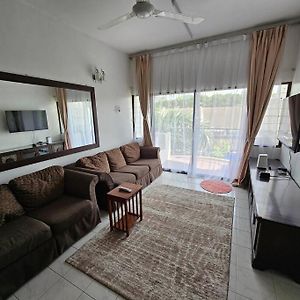 Near Usm 6 Pax, 2 Bedroom W Aircond, 2 Toilet, 5G Wifi Si Dua Besar Exterior photo