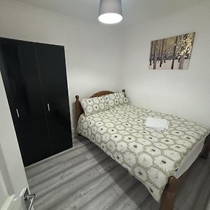 Appartement Newly Refurbished 1 Bed Flat 7 Mins From Luton Airport Exterior photo