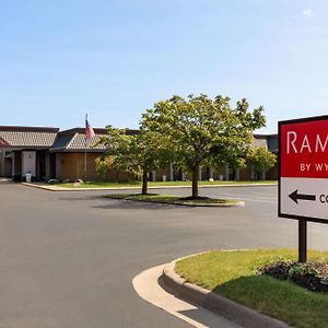 Hotel Ramada By Wyndham Alpena Exterior photo