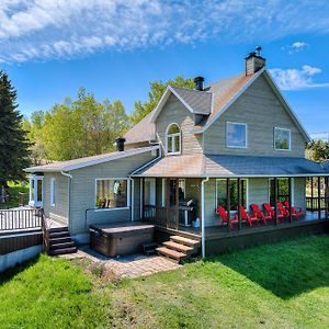 Villa Idyllic Nature Retreat - Hot Tub And Scenic Views à Baie-Saint-Paul Exterior photo