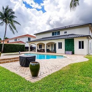 Villa Luxury Tropical Living - 5Br W Backyard Pool Oasis à Hialeah Exterior photo