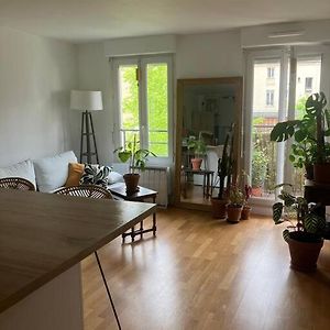 Bel Appartement A Pantin Avec Balcon Exterior photo