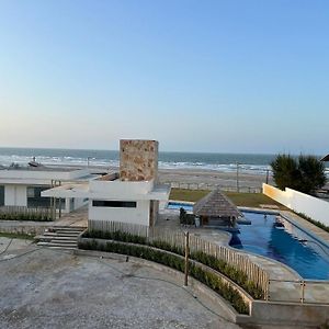 Casa De Luxo Em Condominio Pe Na Areia Com 4 Suites, Roftoop Com Jacuzzi E Vista Para O Mar Luis Correia Exterior photo