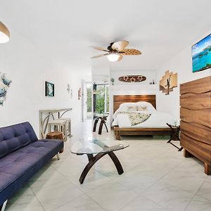 Downtown Hawaiian Theme Condo With Hot Tub, Pool & Beach - Kona Islander Inn Kailua-Kona Exterior photo