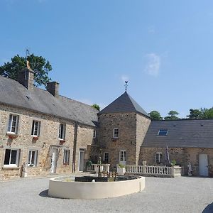 Domaine De La Tour Carree - 3 Chambres Benoitville Exterior photo