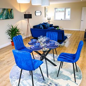 Deja Blue By Altoluxoexperience Short Lets & Serviced Accommodation With Free Parking Bristol Exterior photo