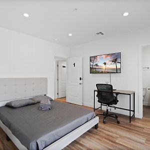 Spacious Bedroom W Private Bathroom Los Angeles Exterior photo