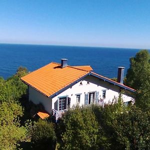 Bed and Breakfast Gurbialde Etxea à Mutriku Exterior photo