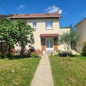 Charmant Appartement 35 M2 Avec Terrasse Et Jardin Domont Exterior photo