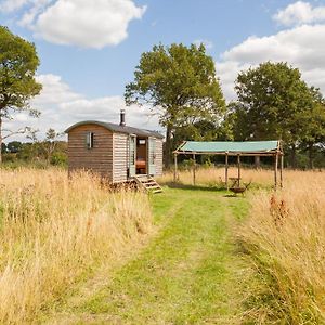 Hotel Daisy Shepherds Hut à Weald Exterior photo