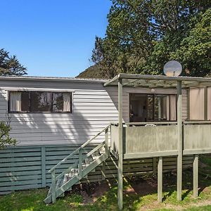 Villa The Treehouse- Whanarua Bay à Te Kaha Exterior photo