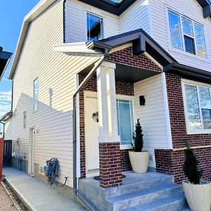 Modern 2 Bedroom Suite Calgary Exterior photo