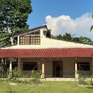 Hotel Casa Alojamiento La Cascina à Iquitos Exterior photo