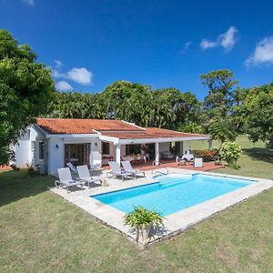 Magnifique Villa Tout Confort Avec Piscine - 3 Chambres ! Morne la Valeur Exterior photo