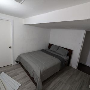 Fully Furnished Freshly Renovated Rooms Ideal For Students, Workers And Travellers In The Neighbourhood Of Ottawa-Gatineau Exterior photo