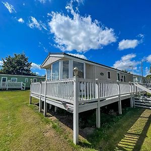 Hotel Lovely Caravan With Decking At Breydon Water In Norfolk Ref 10027Rp à Belton with Browston Exterior photo