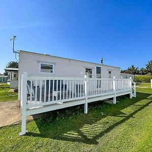 Hotel Gorgeous Caravan With Decking In Breydon Water Holiday Park, Ref 10081B à Belton with Browston Exterior photo