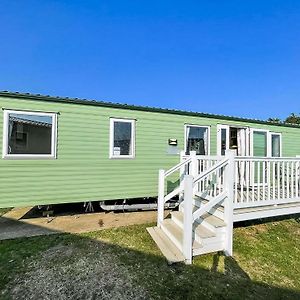 Hotel Lovely 8 Berth Caravan With Decking At Breydon Water Holiday Park Ref 10035Rp à Belton with Browston Exterior photo