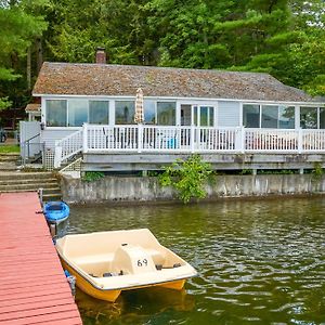 Villa Renovated Lakefront House With Dock Pets Welcome! à New Marlborough Exterior photo