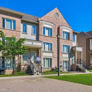 3 Bedrooms Townhouse Near Square One, Ridgeway Plaza & Toronto Airport With 2 Parkings Mississauga Exterior photo