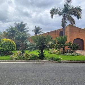 Red Door Strand Guest House Le Cap Exterior photo