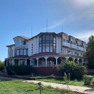 Hotel Момент à Yuzhnoukrainsk Exterior photo