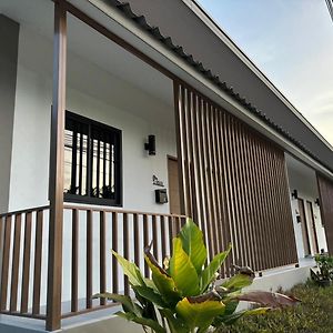 Hotel Baansuwansomboon à Chaloklum Exterior photo