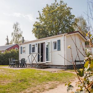 Villa Nice Chalet In A Holiday Park With Swimming Pool On The Leukermeer à Well  Exterior photo