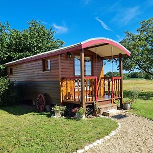 Bed and Breakfast Roulotte Esmeralda: Sejour Insolite Au Coeur De La Nature, Climatisee, Parking Prive, Pret De Velos - Fr-1-590-502 à Bonnee Exterior photo