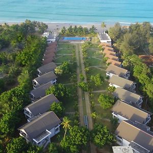 Hotel Uppuveli Beach By Dsk à Trincomalee Exterior photo