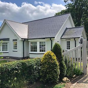 Villa Spacious, Modern Bungalow à Newton Regis Exterior photo