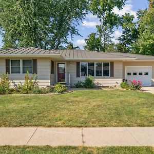 Villa Country Club View In Marion, Iowa Exterior photo