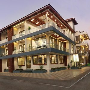 Sandhya Manohar Beach Resort, Alībāg Exterior photo