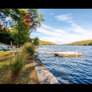 Villa Spectacular Candlewood Lake Front House à New Milford Exterior photo