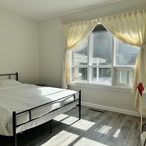 Hotel Queen Comfort Close To Finch Station & Shopping à Toronto Exterior photo