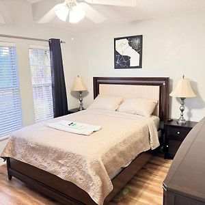 2 Private Rooms In A Quiet Neighborhood Can Book Up To 4 People Orlando Exterior photo