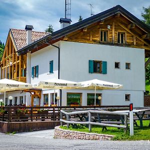 Hotel Rifugio Viote à Vason Exterior photo