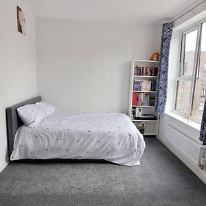 Stretford Townhouse Bedroom Manchester Exterior photo