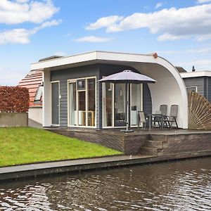 Villa Bungalow On The Water In A Holiday Park à Zuidlaren Exterior photo