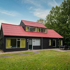 Villa Comfortable House In A Wooded Holiday Park à Zuidlaren Exterior photo