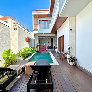 Surya Mesari Villa Seminyak Exterior photo