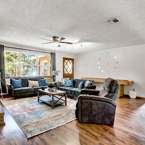 Villa Bnb Hyperion - 4Br Pet-Friendly Retreat W Firepit à Eustis Exterior photo