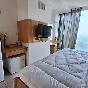 Appartement 7 Min To Ice 1Br With Wifi, Netflix, Ac, Kitchen, Tv, Swimming Pool, Gym, Free Parking à Dadap Exterior photo