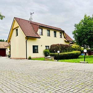 Hotel Penzion Hurka à Pardubice Exterior photo