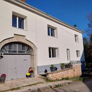 Villa Gite Sous Le Marronnier à Hadol Exterior photo