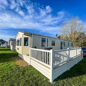 Hotel Beautiful 8 Berth Caravan With Decking At Caldecott Park, Norfolk Ref 91046C à Great Yarmouth Exterior photo