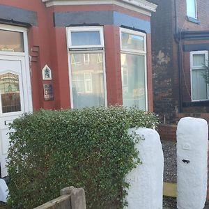 Single Cosy Room In Monton Village - Eccles Manchester Exterior photo