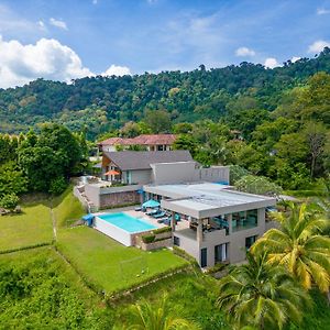 White Monkey Villa - Private Pool & Jacuzzi Pantai Cenang  Exterior photo