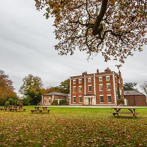 Auberge de jeunesse Yha Chester Trafford Hall à Dunham-on-the-Hill Exterior photo