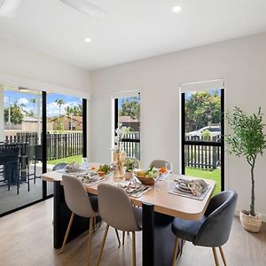 Villa Modern Brand New House Near Mall Park With 2Parking à Capalaba Exterior photo